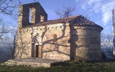Sant Miquel del Mont des de la Vall de Bianya.