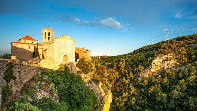 Imatge-castell-Sant-Marti-Sarroca_2285181722_64728434_651x366.jpg